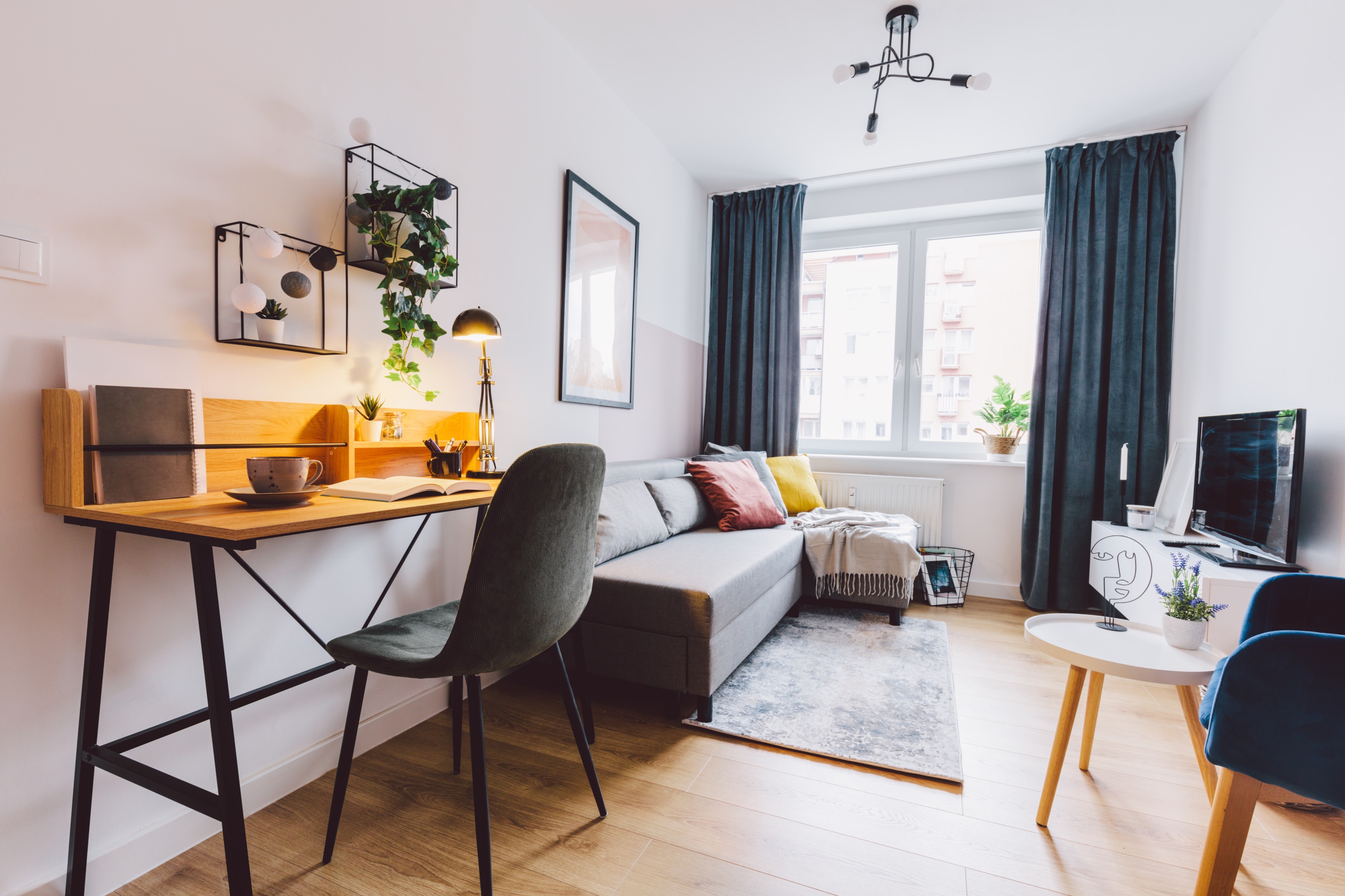 Καθαρό σαλόνι Airbnb μετά από επαγγελματικό καθαρισμό στη Χερσόνησο